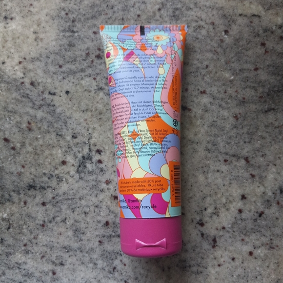 *NEW* Amika Soulfood Nourishing Hair Mask - Picture 2 of 10